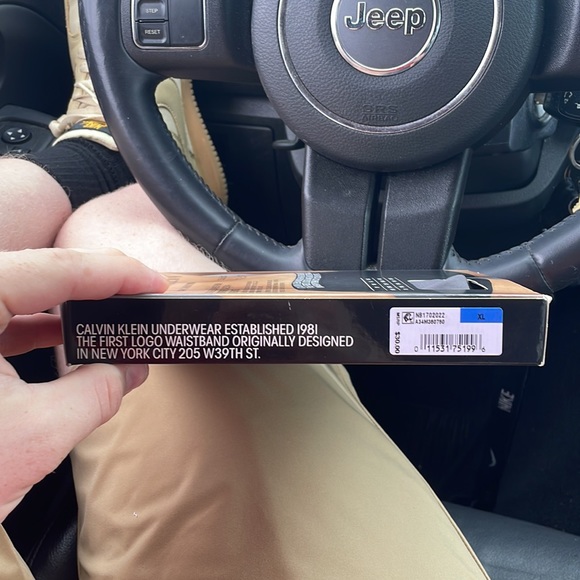 Calvin Klein Statement 1981 Men’s Low Rise Trunk in Black - Picture 3 of 8